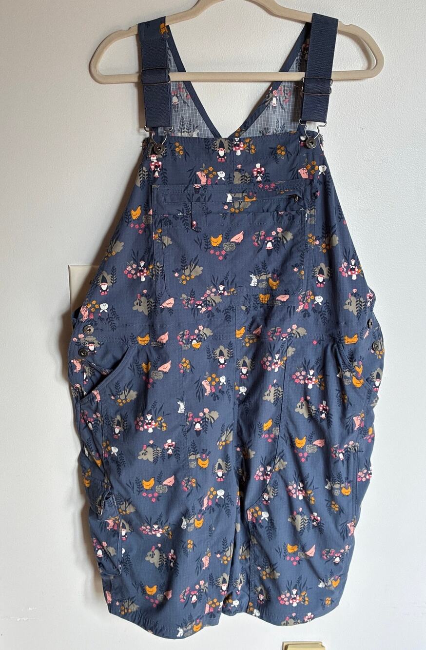 Duluth Trading Co Floral Heirloom Gnome Chicken Print Short Overalls Size XXL